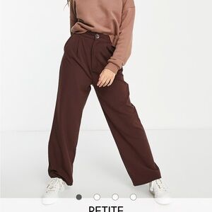 Stradivarius Petite wide leg relaxed trousers in brown // size 2